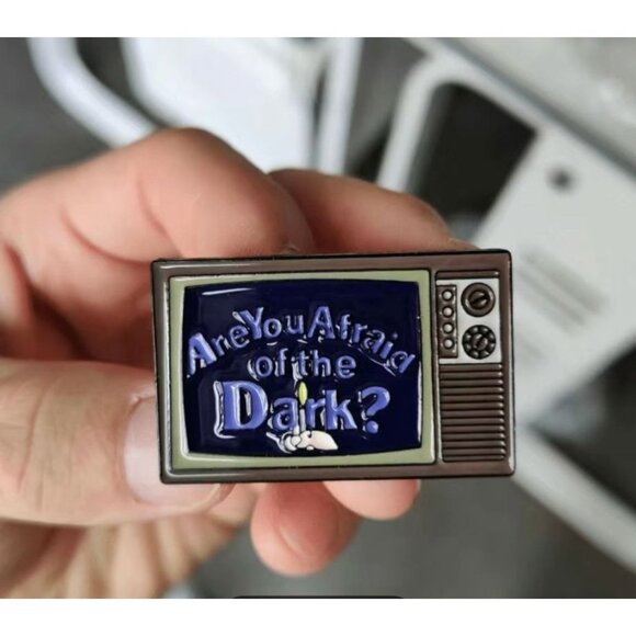 ARE YOU AFRAID OF THE DARK Nickelodeon 90s Tv enamel Backpack Pin NEW - Picture 2 of 3